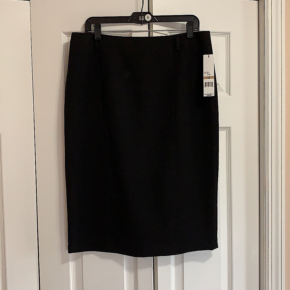 Women’s Rafaella 2 Way Stretch Skirt in Black